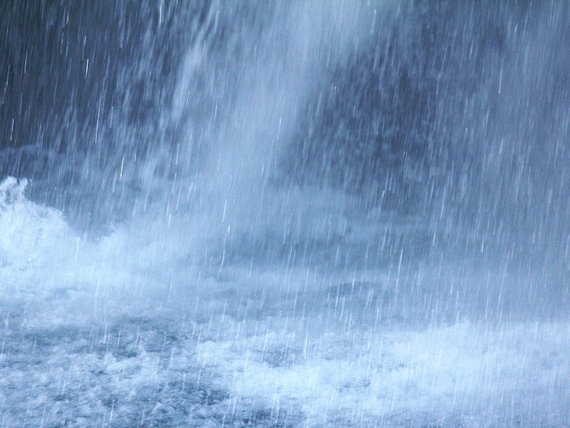 連日暴雨，大家叫苦不迭